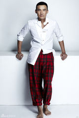 组图：张铎时尚写真变身硬朗熟男