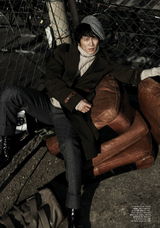 高清组图：韩星池城演绎废墟中的男人 穿皮裤玩颓废