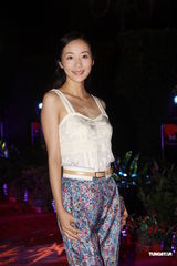 组图：古天乐型男装扮亮相 韩雪金莎娇俏动人