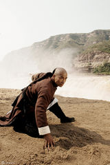 高清图：《苏乞儿》“最险”壶口瀑布拍打戏