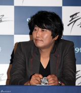 高清组图：韩星宋康昊申世京新片《蓝盐》媒体首映