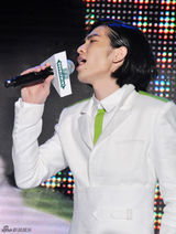 组图：萧敬腾现身无伴奏清唱派对秀唱功