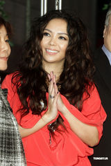 组图：张惠妹关怀儿童 间接证实约满将换新东家