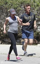 高清组图：西恩-潘与斯嘉丽-约翰逊恋情终曝光