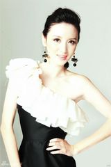 组图：张萌再登时尚杂志封面 人生体验者性感宣言