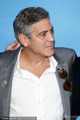 组图：《古迹卫士》克鲁尼与马特达蒙搭肩搞怪