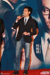 组图：杨采妮《圣诞玫瑰》首映 郭富城耍宝