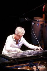 幻灯：周启生举办爵士音乐会 创作歌手不忘发掘新人