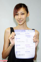 组图：陆瑶被蔡康永吓出大姨妈 纸片身材挺原装巨乳