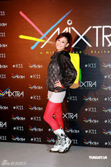 高清图：江若琳动感秀春装 张继聪曝全家周末总动员