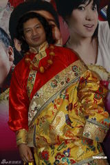 组图：腾格尔等助阵少数民族演唱会 加入流行元素