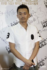 组图：刘孜产后首曝光身材苗条 莫小奇性感秀曲线