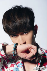 组图：至上励合演绎复古潮流风 曝暖男气质写真