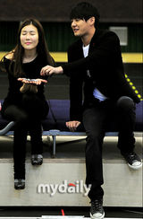 组图：金俊秀李海丽参加音乐剧《天国的眼泪》彩排