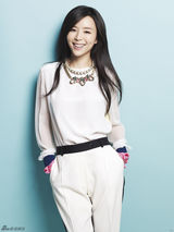 组图：张静初写真清新雅致 淡写如梦人生