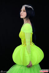 组图：张韶涵《阳光空气》MV首播 展温暖活力