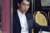 组图：朱亚文巴黎拍时尚大片 优雅释放熟男魅力