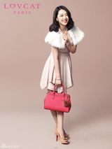 组图：f(x)拍写真淑女范儿十足展甜美笑容