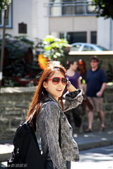 组图：童瑶蒙特利尔街拍  再度延续自然森女风