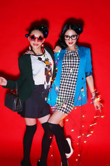 组图：徐杉登《女友校园》封面变复古摩登女