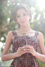 组图：选美冠军王希维清纯写真 演绎甜美古典气质 