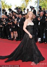 组图：范冰冰艳撑《生命之树》首映 邓文迪夫妇亮相