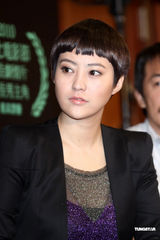 组图：毕晓海送郝蕾“第五张画” 祝“妈妈”骑金马