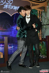 组图：唐禹哲对同性友人上下其手 对方直呼享受