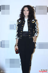 组图：章子怡卷发造型亮相活动