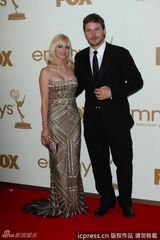 组图：第63届艾美奖红毯 安娜-法瑞斯裹胸长裙