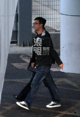 独家：潘粤明美女吃饭热聊 董洁与陌生男同回京