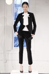 组图：19岁名模刘旭连登伦敦纽约国际时装周