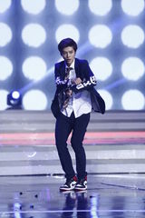 组图：EXO助阵湖北春晚录制 鹿晗领衔校服秀