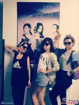 组图：SHE香港巡唱再加一场 想提早来港购物