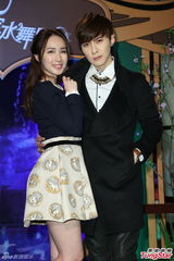 组图：唐禹哲对同性友人上下其手 对方直呼享受