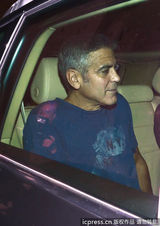 组图：皮特好事将近包场宴请好友乔治-克鲁尼