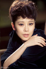 组图：海清迷幻大片写意诠释酒漾人生