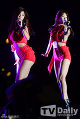 组图：EXO与SHINee等助阵江南Festival秀劲舞