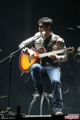 组图：陶喆与辣妹热舞互摸 谢霆锋帅气现身飙歌