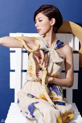 组图：郭雪芙写真秀美颜 不爱太露