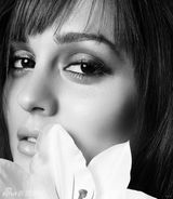 组图：“Queen B”莉顿-梅斯特妩媚登杂志封面