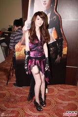 组图：台淫少门女星吴亚馨爆乳复出代言