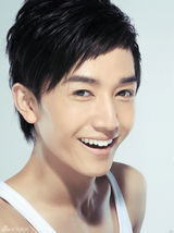 幻灯图：许诺拍美容大片 立体五官显男色诱惑