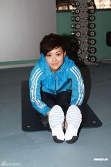 组图：任达华自曝机场遇炸弹 杨爱瑾望健身练线条