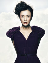 组图：秦岚最新封面曝光 颓废复古风打造时尚潮女