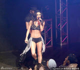 组图：女星着内衣与猛男热舞 被吻全身极致诱惑