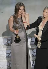 幻灯图：第82届奥斯卡的精彩和尴尬瞬间回顾