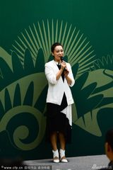 独家：谭晶产后首亮相身材苗条 助阵世界杯开票