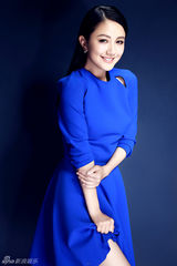 组图：李倩最新写真蓝衣精灵静谧可人