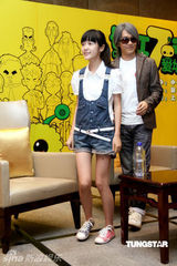 幻灯图：徐娇星爷曝Lucas录音只听妈妈的话 